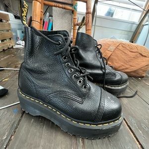 Platform doc martens size 7 in women’s